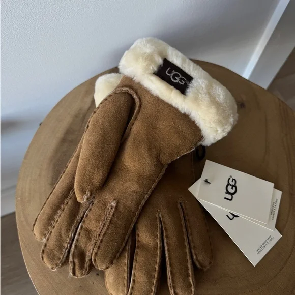 UGG Brown Shearling Gloves - Picture 2 of 2